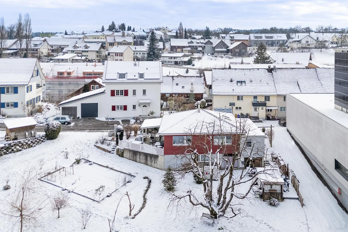 Bungalow confortevole con area di seduta coperta - Foto 13 di 18