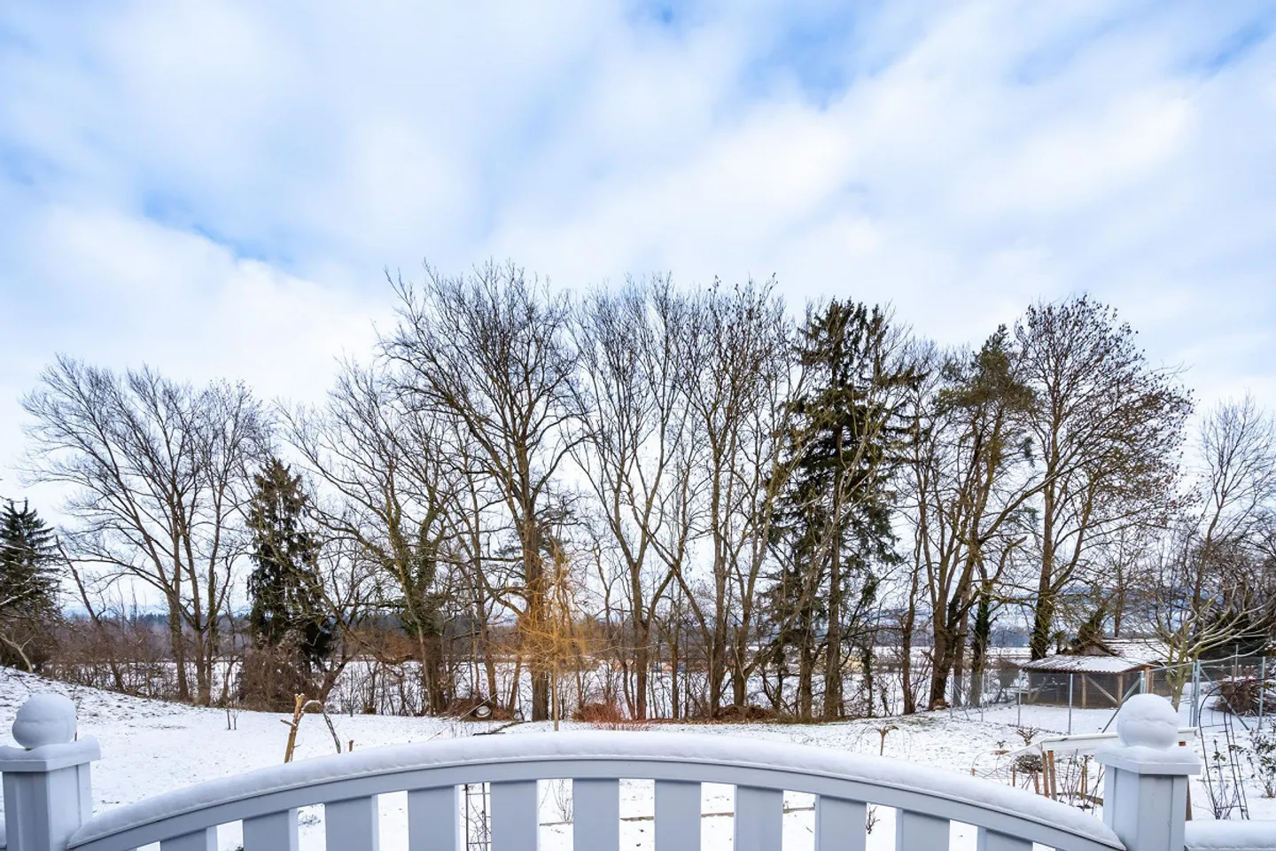Bungalow confortevole con area di seduta coperta - Foto 15 di 18