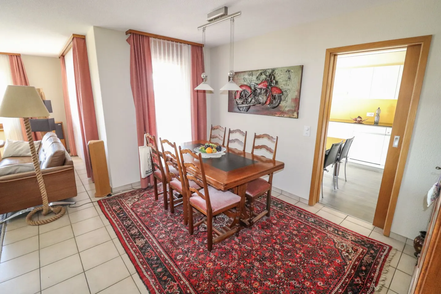 Maison individuelle de 7,5 pièces avec grande piscine sur un terrain de 1'104 m2 - Photo 7 sur 16