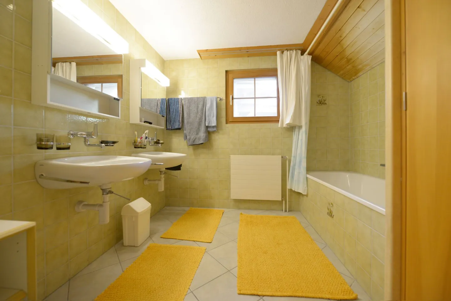 Opportunité - Grande maison unifamiliale avec beaucoup d'espace dans un emplacement ensoleillé - Photo 9 sur 18