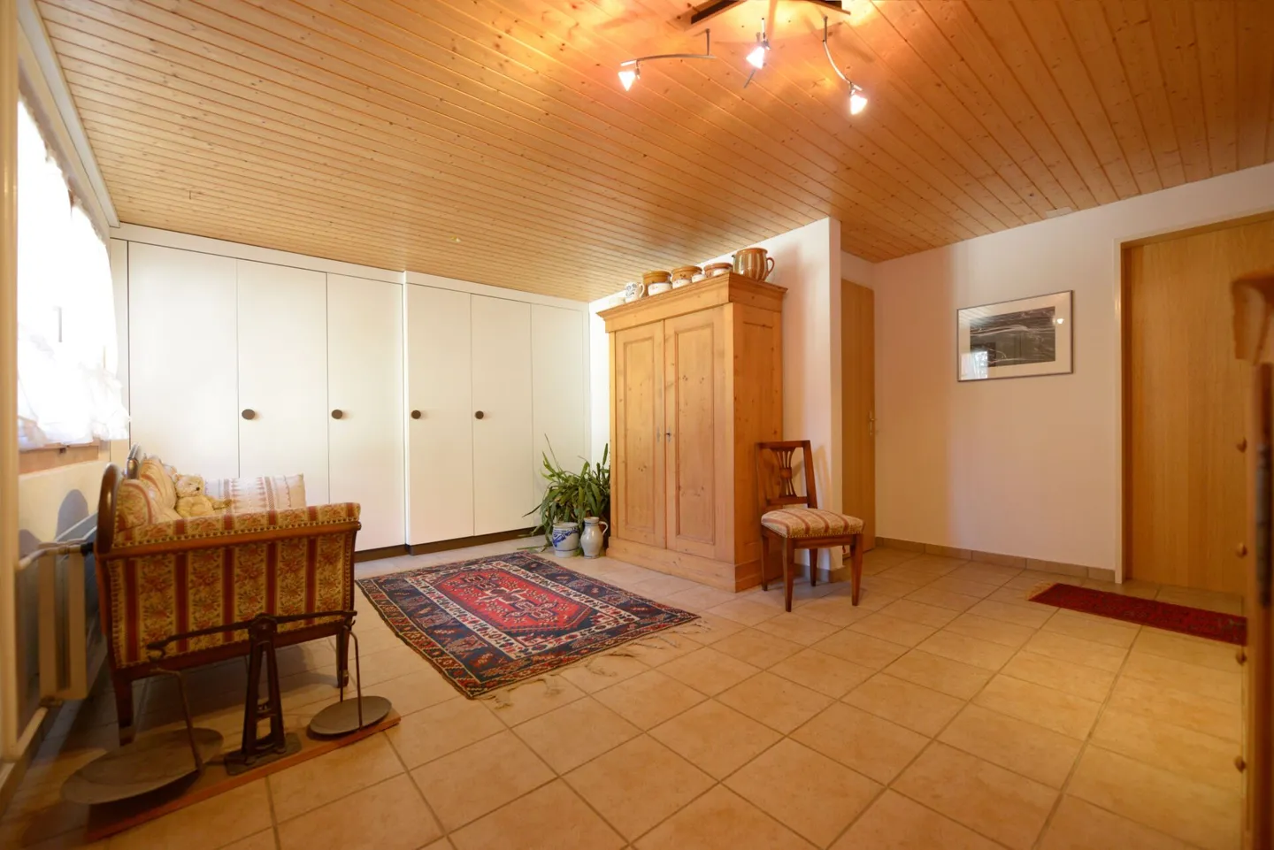 Opportunité - Grande maison unifamiliale avec beaucoup d'espace dans un emplacement ensoleillé - Photo 7 sur 18