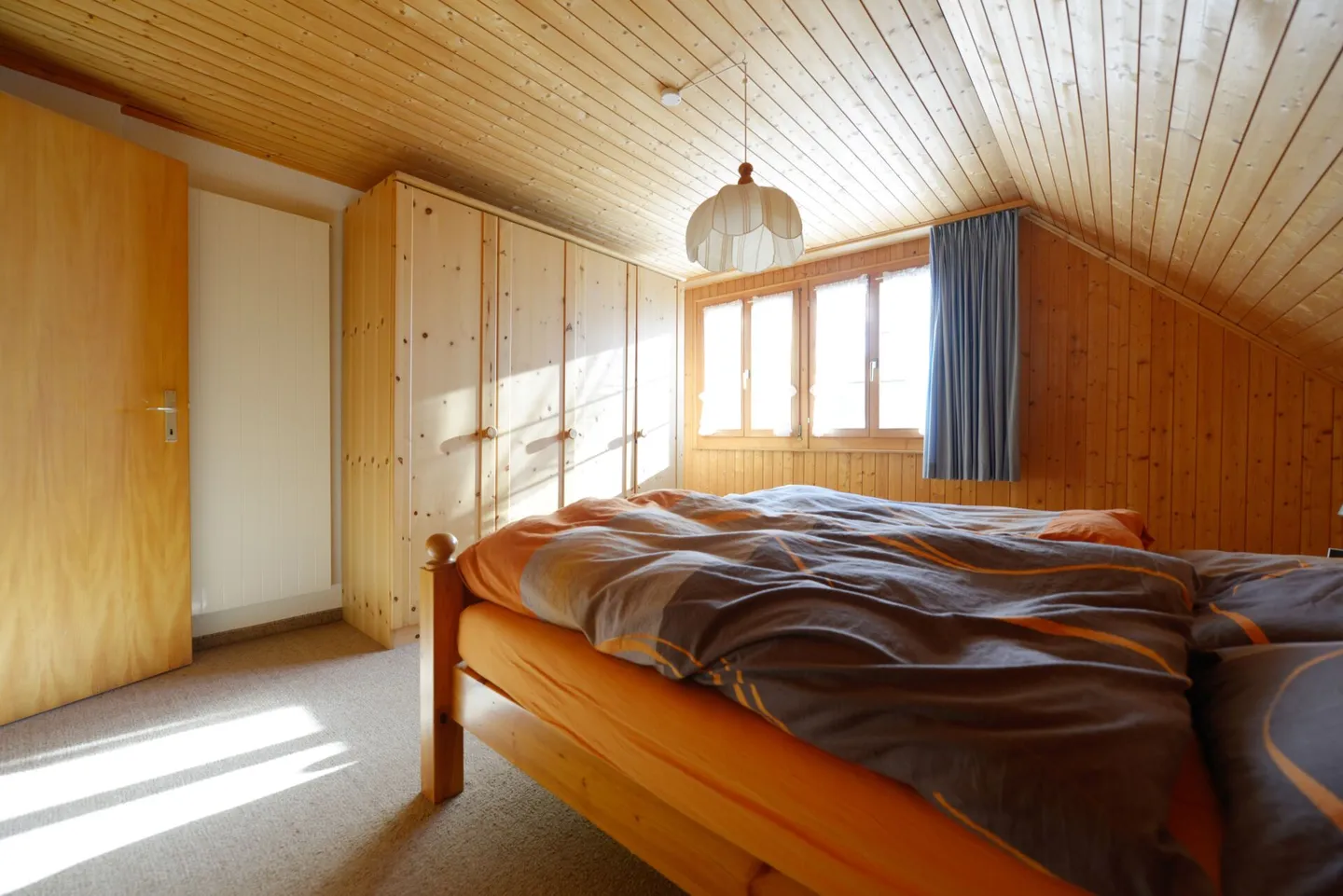 Opportunité - Grande maison unifamiliale avec beaucoup d'espace dans un emplacement ensoleillé - Photo 8 sur 18