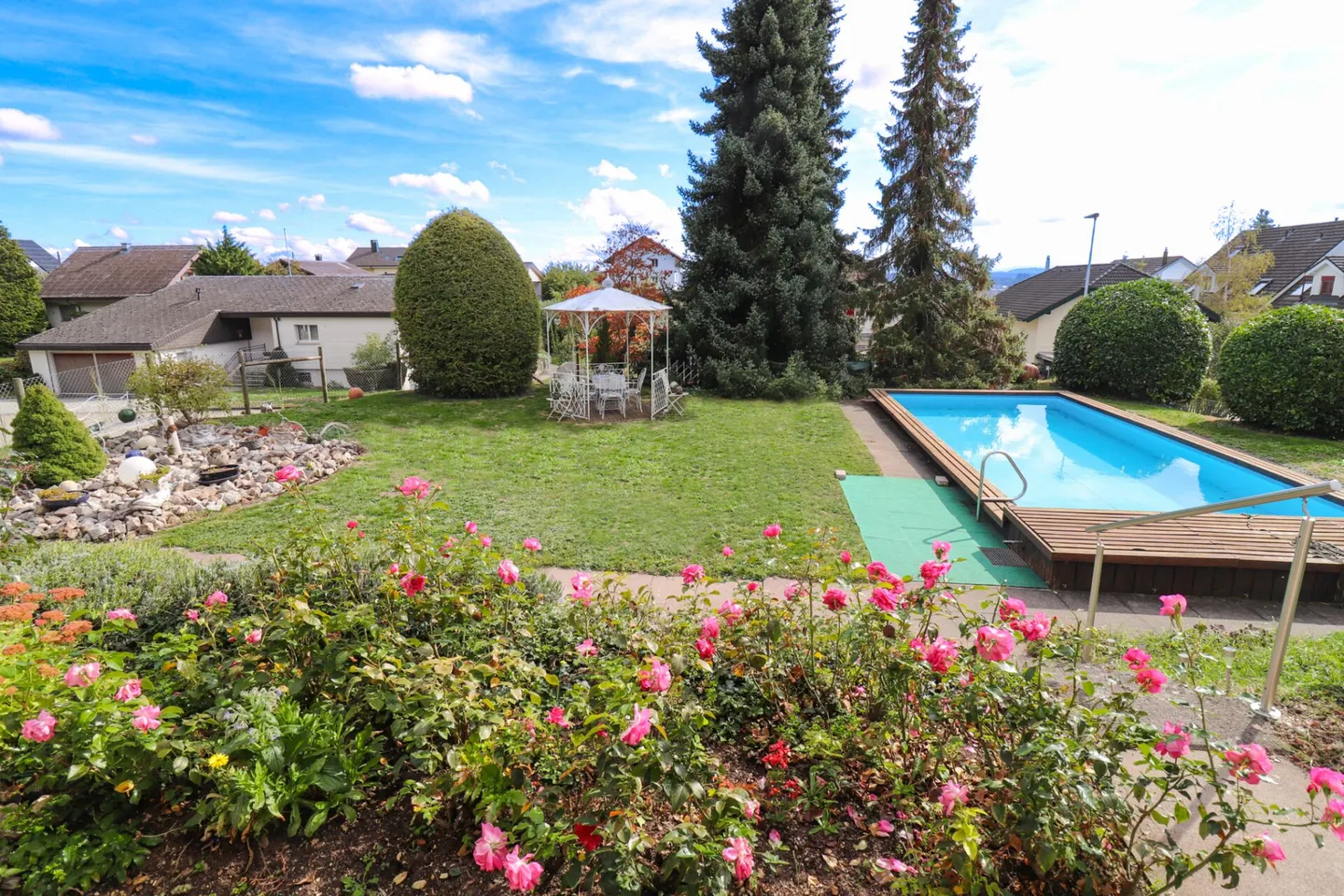 Maison individuelle de 7,5 pièces avec grande piscine sur un terrain de 1'104 m2 - Photo 15 sur 16