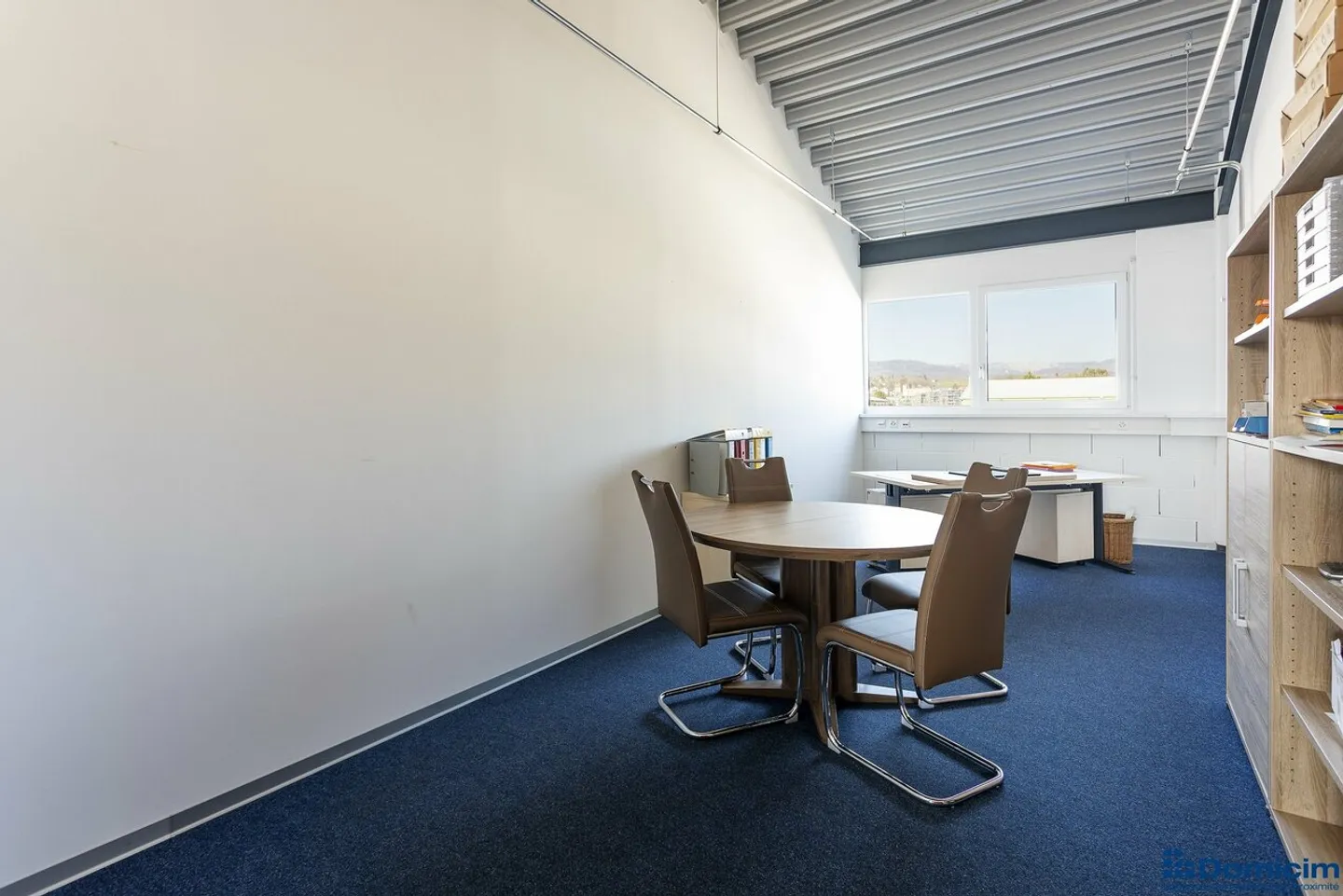 Offices for rent in industrial area - Photo 2 of 2