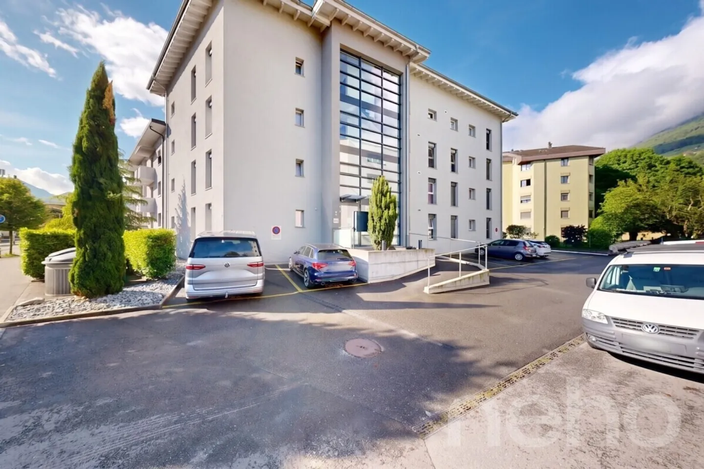 Exklusiv: Helle Wohnung mit großem Balkon-Terrasse - Foto 1 von 12