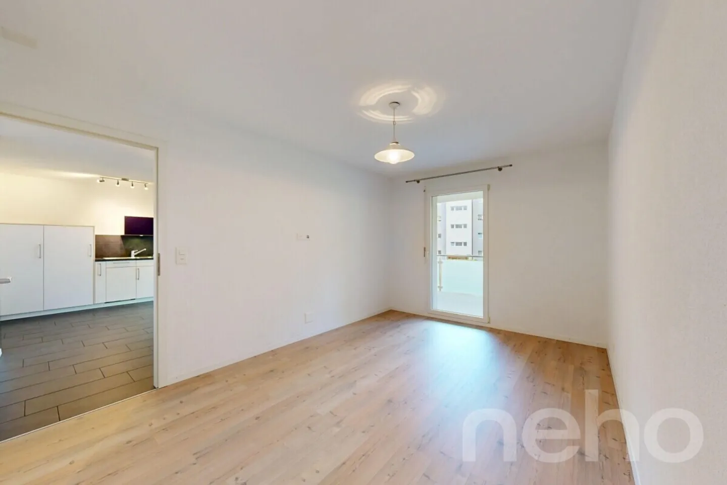 Exklusiv: Helle Wohnung mit großem Balkon-Terrasse - Foto 3 von 12