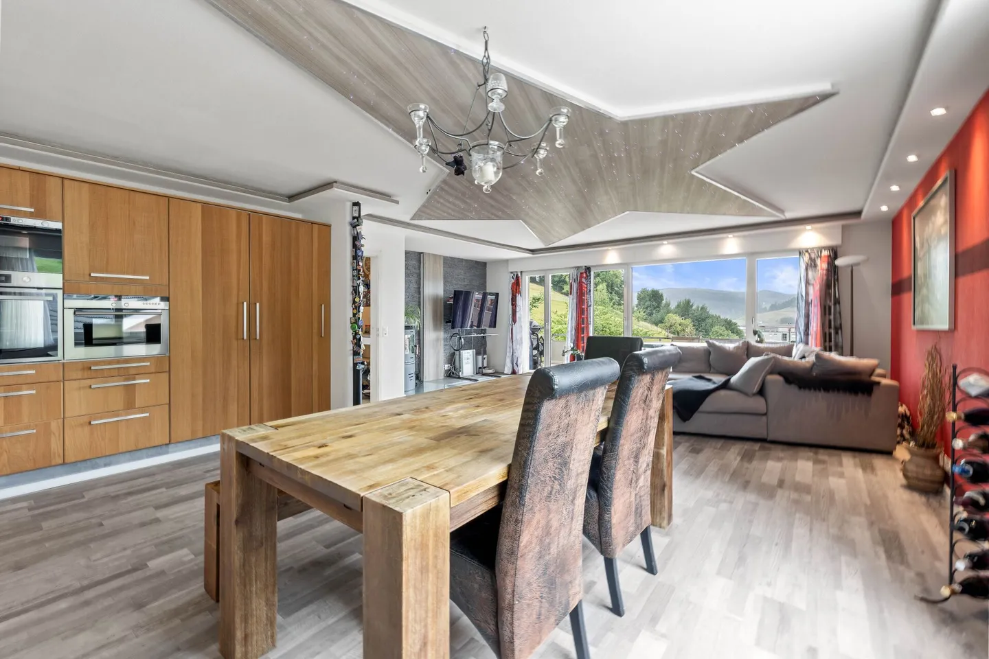 Una casa residenziale di 6,5 stanze situata in una posizione elevata con vista ampia, soleggiata e tranquilla, con appartamento di 2 stanze - Foto 5 di 28