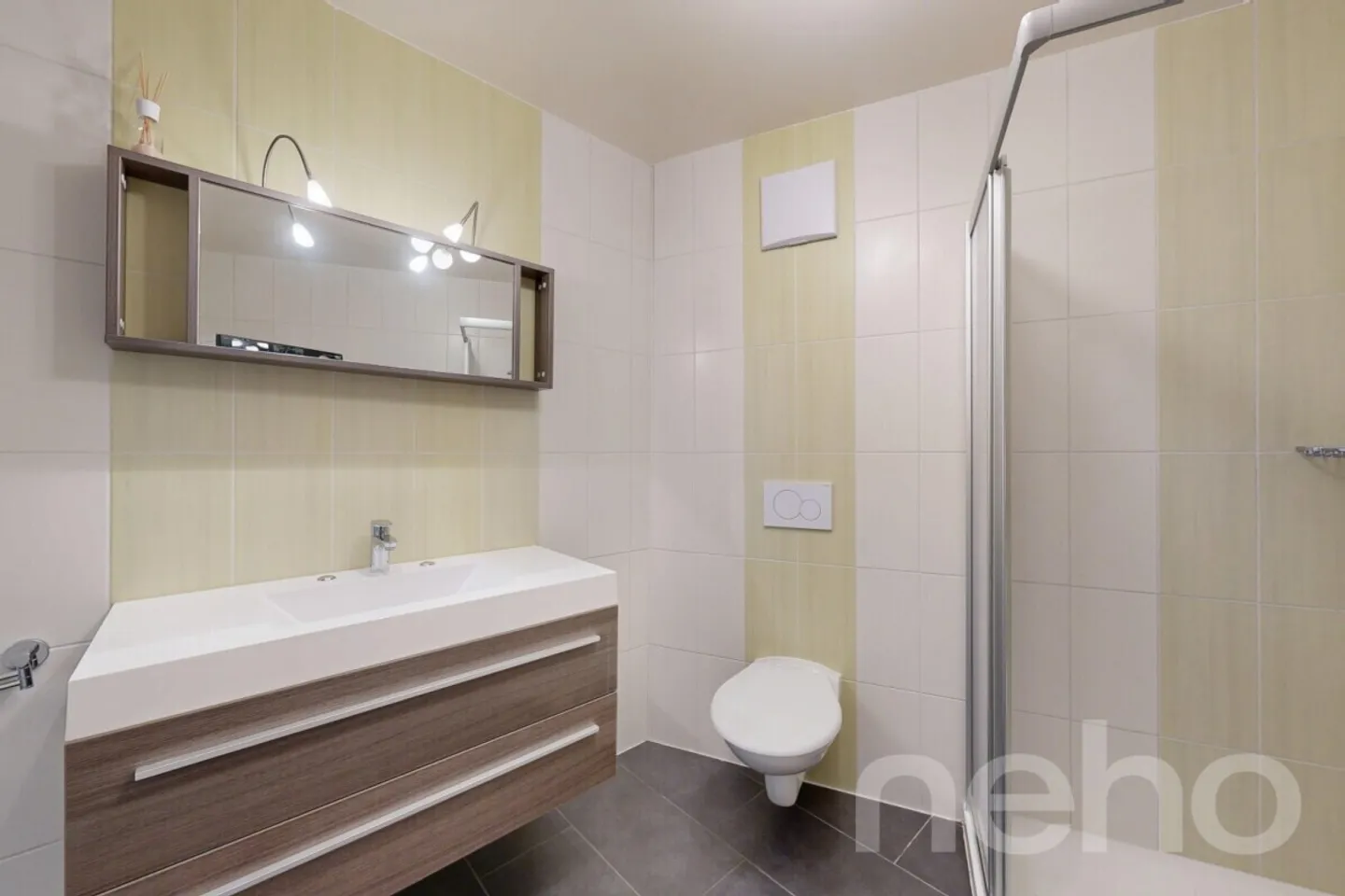 Exklusiv: Helle Wohnung mit großem Balkon-Terrasse - Foto 9 von 12