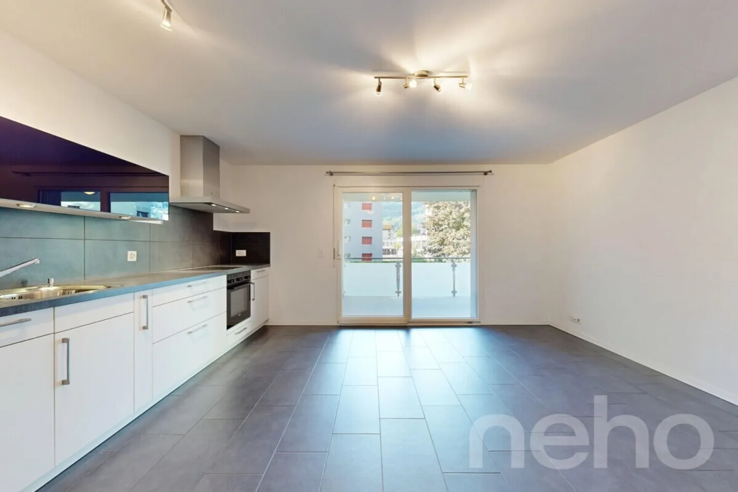 Exklusiv: Helle Wohnung mit großem Balkon-Terrasse - Foto 10 von 12
