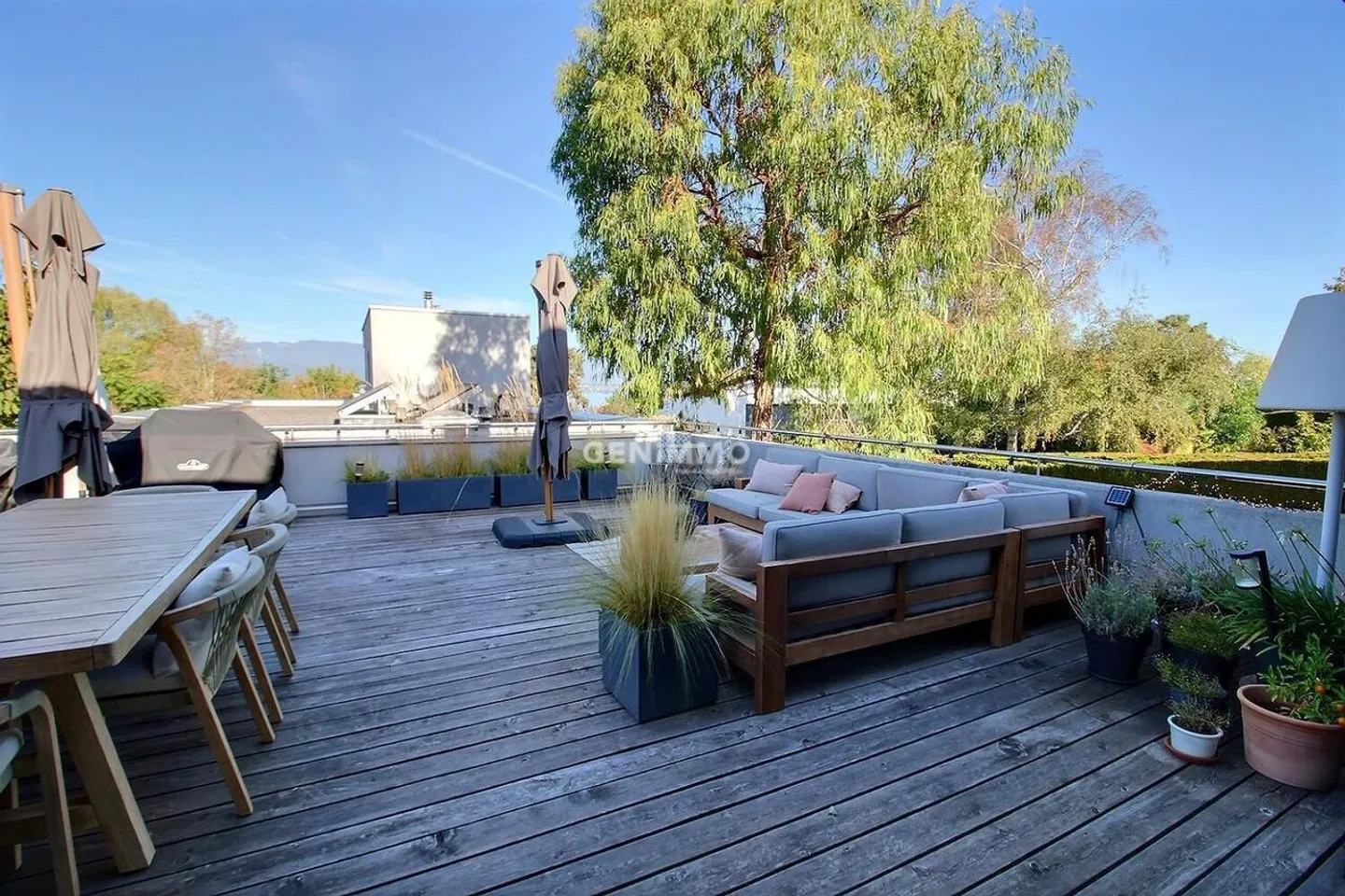 Villa moderne avec vue sur le lac - Photo 1 sur 7