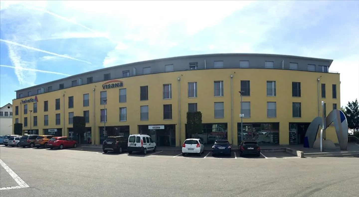 Posti auto presso la stazione ferroviaria di Lyss - Foto 1 di 1