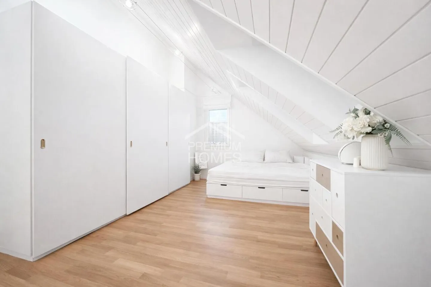 Charming Duplex with Garden - Photo 4 of 11