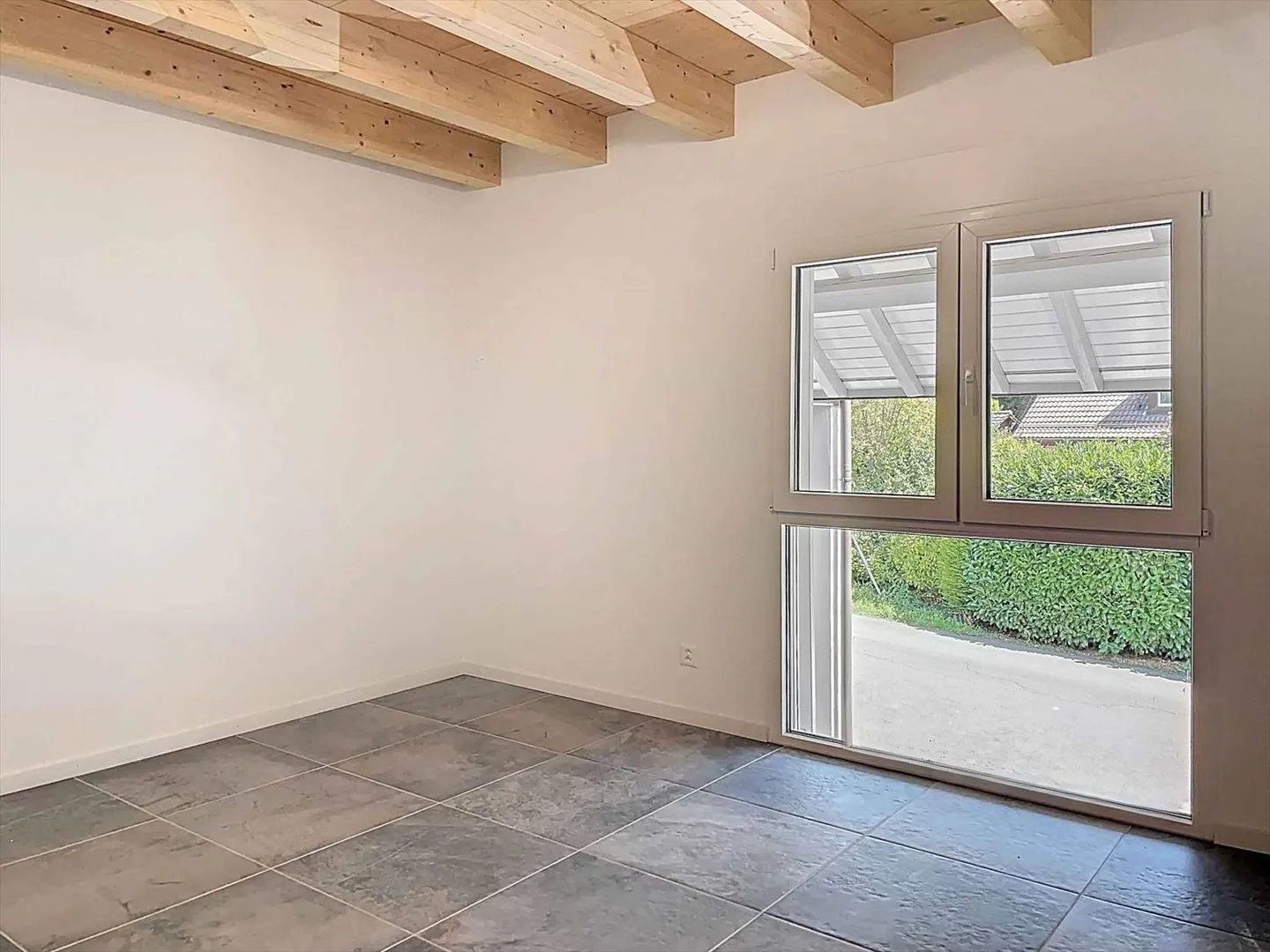 Three and a half room triplex - balcony, large garden and partial lake view - Photo 5 of 10