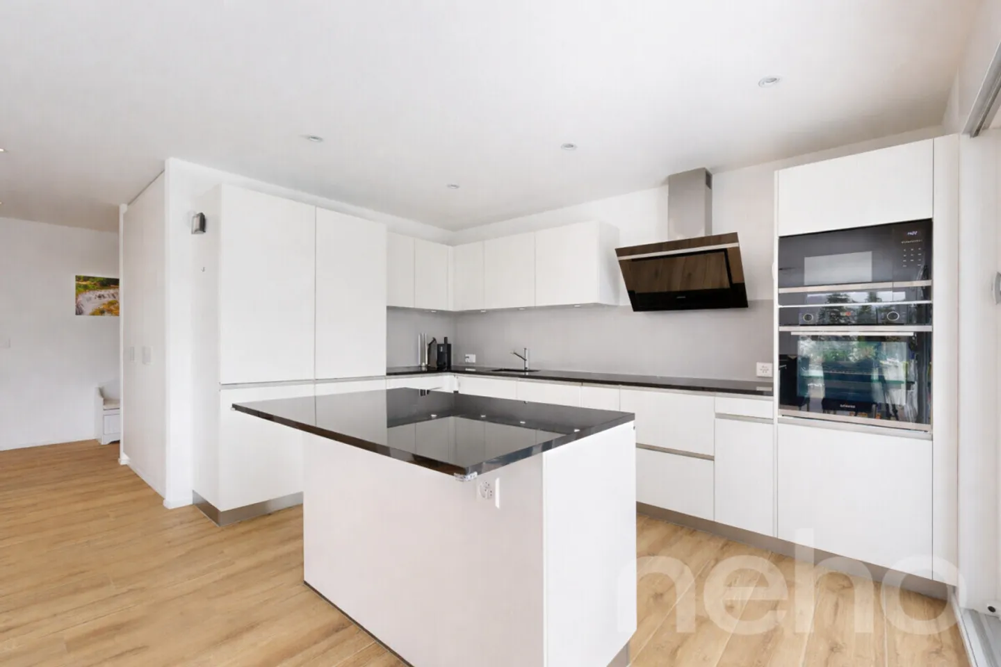 Living with a View: Stylish Terrace Apartment in Plasselb - Photo 4 of 12