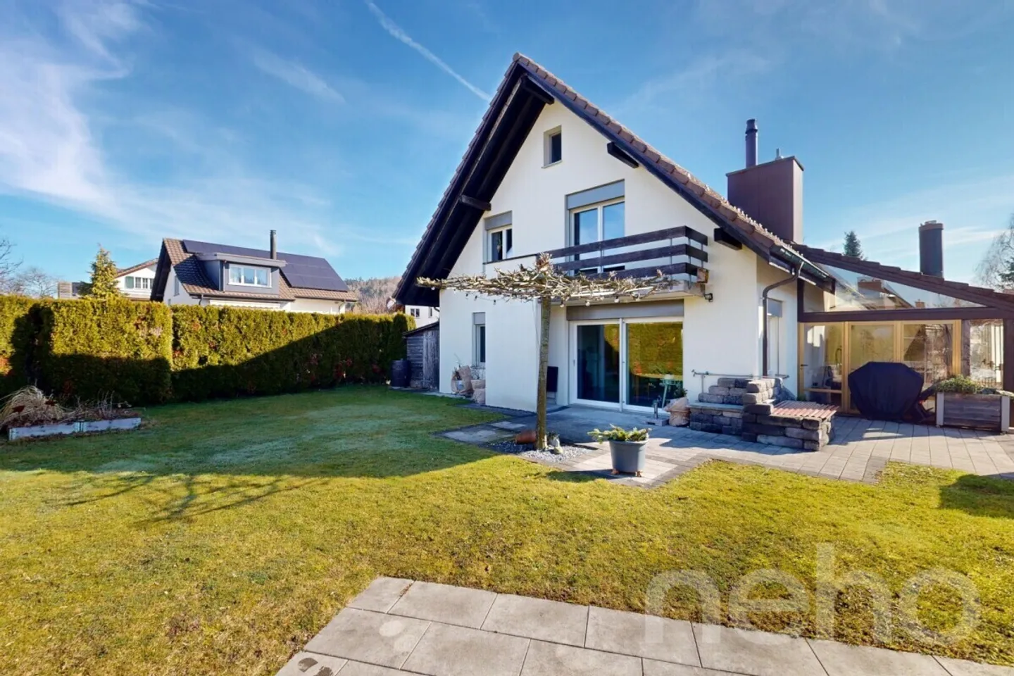 Maison familiale avec beaucoup d'espace, véranda et terrasse ensoleillée - Photo 1 sur 12