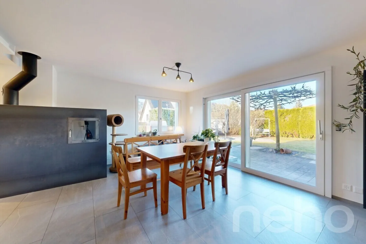 Maison familiale avec beaucoup d'espace, véranda et terrasse ensoleillée - Photo 2 sur 12