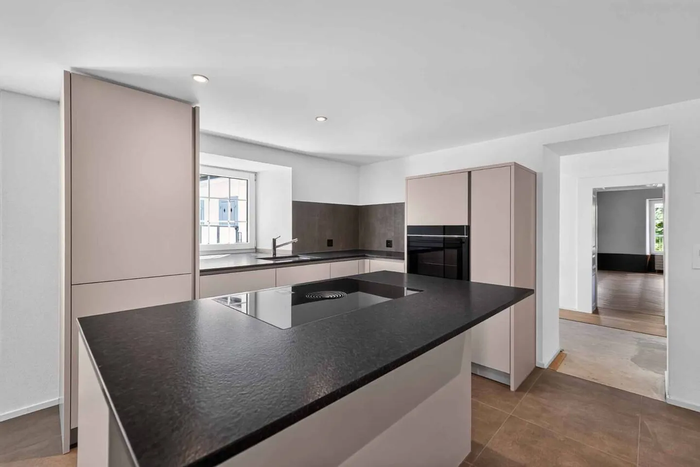 A character apartment in the heart of a charming village - Photo 8 of 11