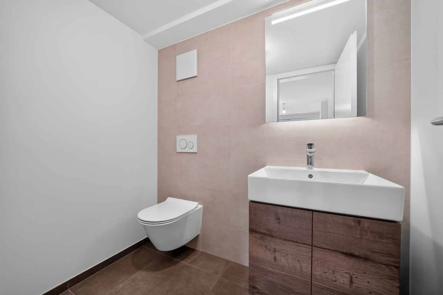 A character apartment in the heart of a charming village - Photo 11 of 11