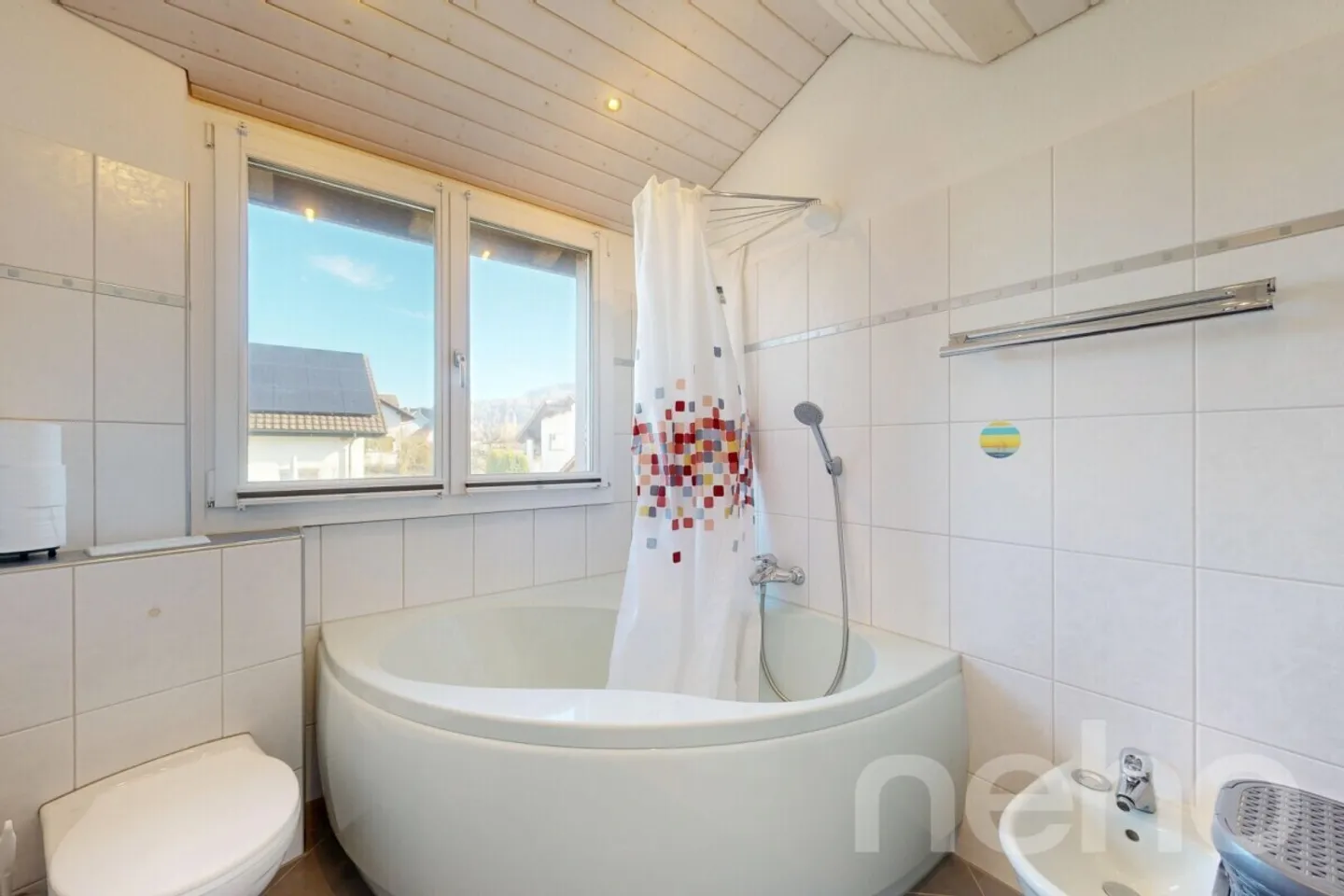 Maison familiale avec beaucoup d'espace, véranda et terrasse ensoleillée - Photo 9 sur 12