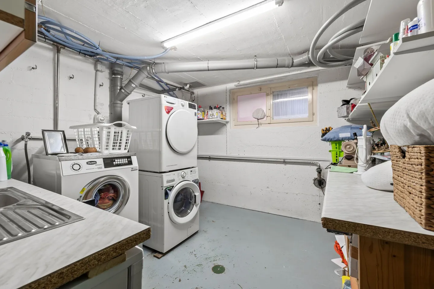 Una casa residenziale di 6,5 stanze situata in una posizione elevata con vista ampia, soleggiata e tranquilla, con appartamento di 2 stanze - Foto 19 di 28
