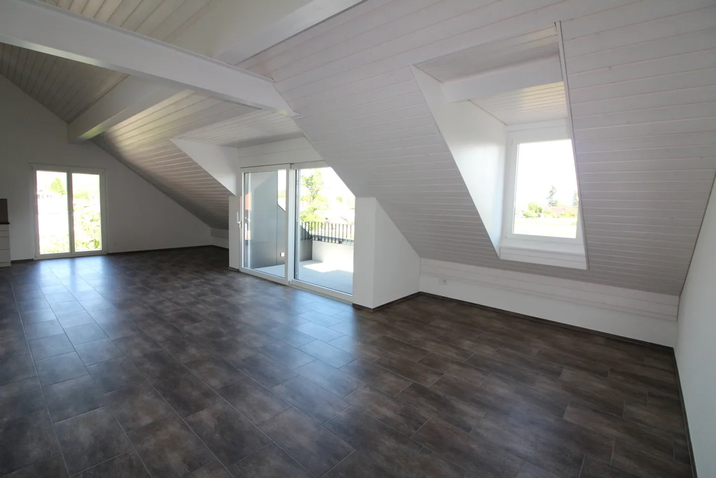 Vista libera, tanto spazio abitativo - Appartamento mansardato di 3,5 locali - Foto 3 di 14