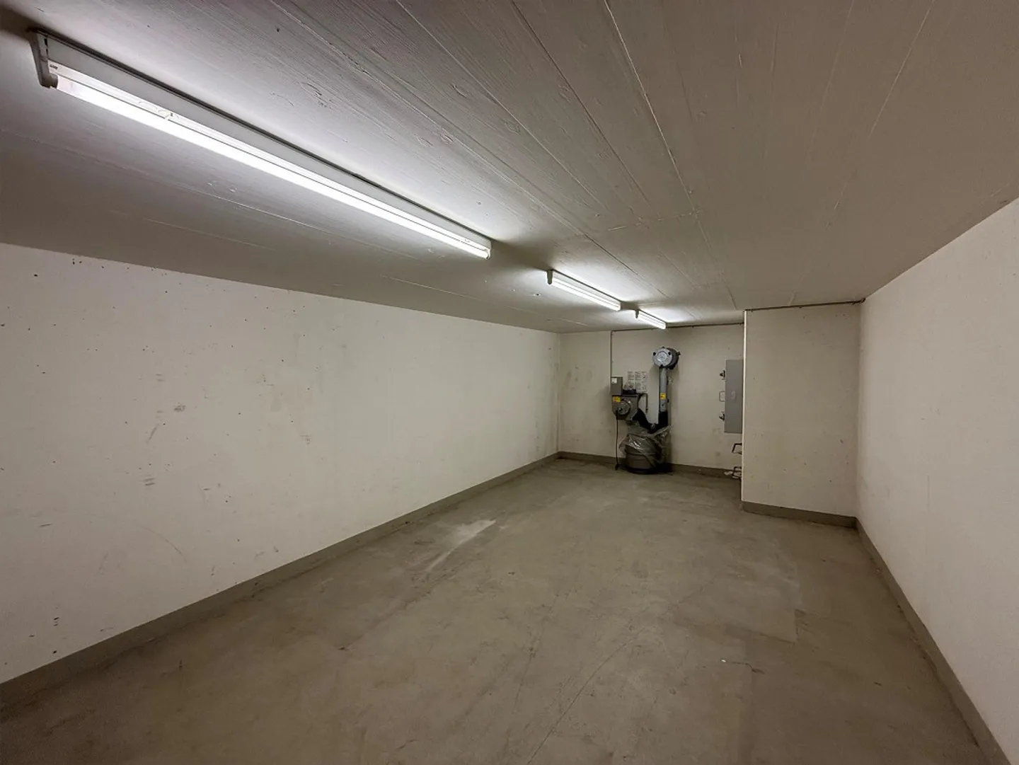 Affordable Storage Space Near Highway in Volketswil - Photo 3 of 7