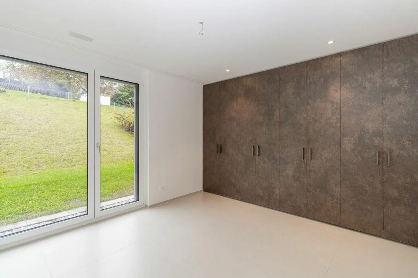 Newly built garden apartment with exclusive special features - Photo 8 of 15