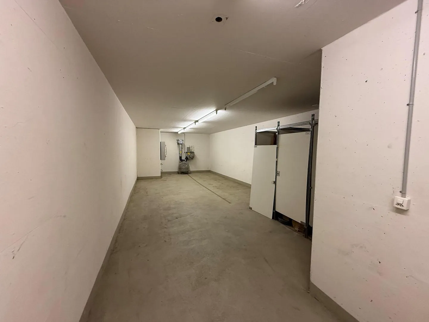 Affordable Storage Space Near Highway in Volketswil - Photo 5 of 7