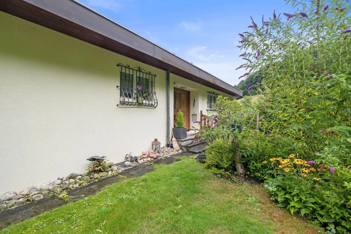 Una casa residenziale di 6,5 stanze situata in una posizione elevata con vista ampia, soleggiata e tranquilla, con appartamento di 2 stanze - Foto 23 di 28