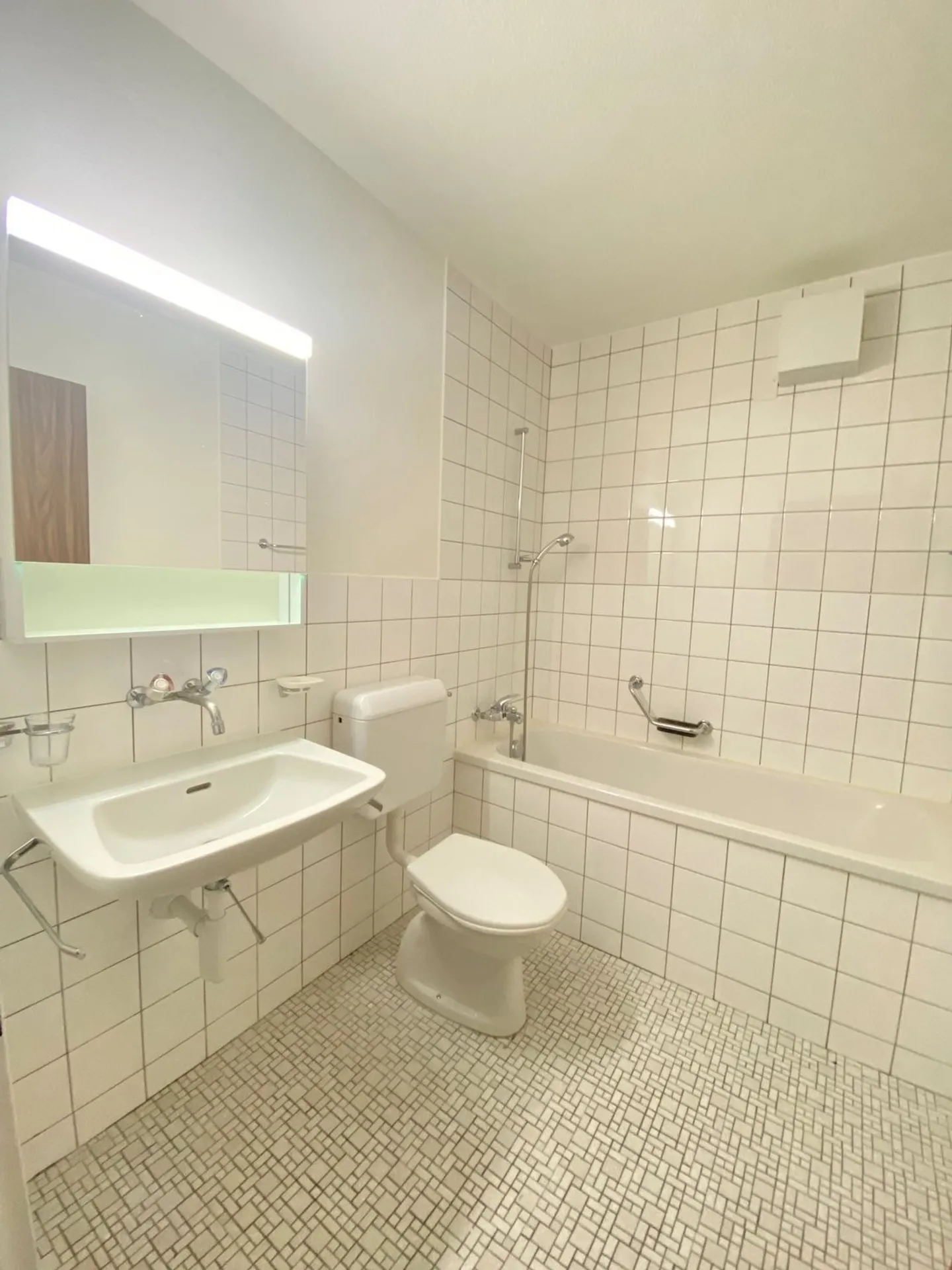 Appartamento affascinante di 4.5 stanze con balcone a Büron - Foto 10 di 12