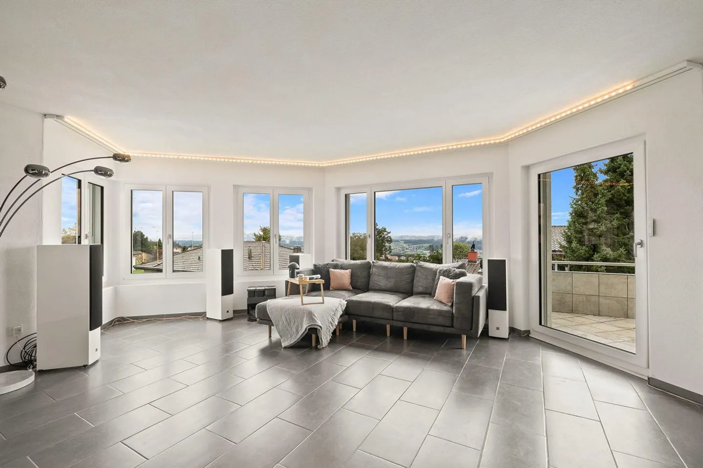 Casa familiare ristrutturata con stile e alta qualità abitativa - Foto 3 di 5