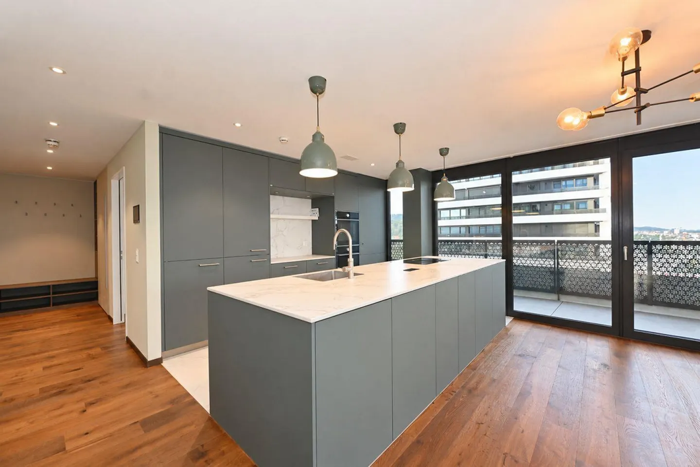 Appartement de Luxe avec Vue Époustouflante - Photo 3 sur 18