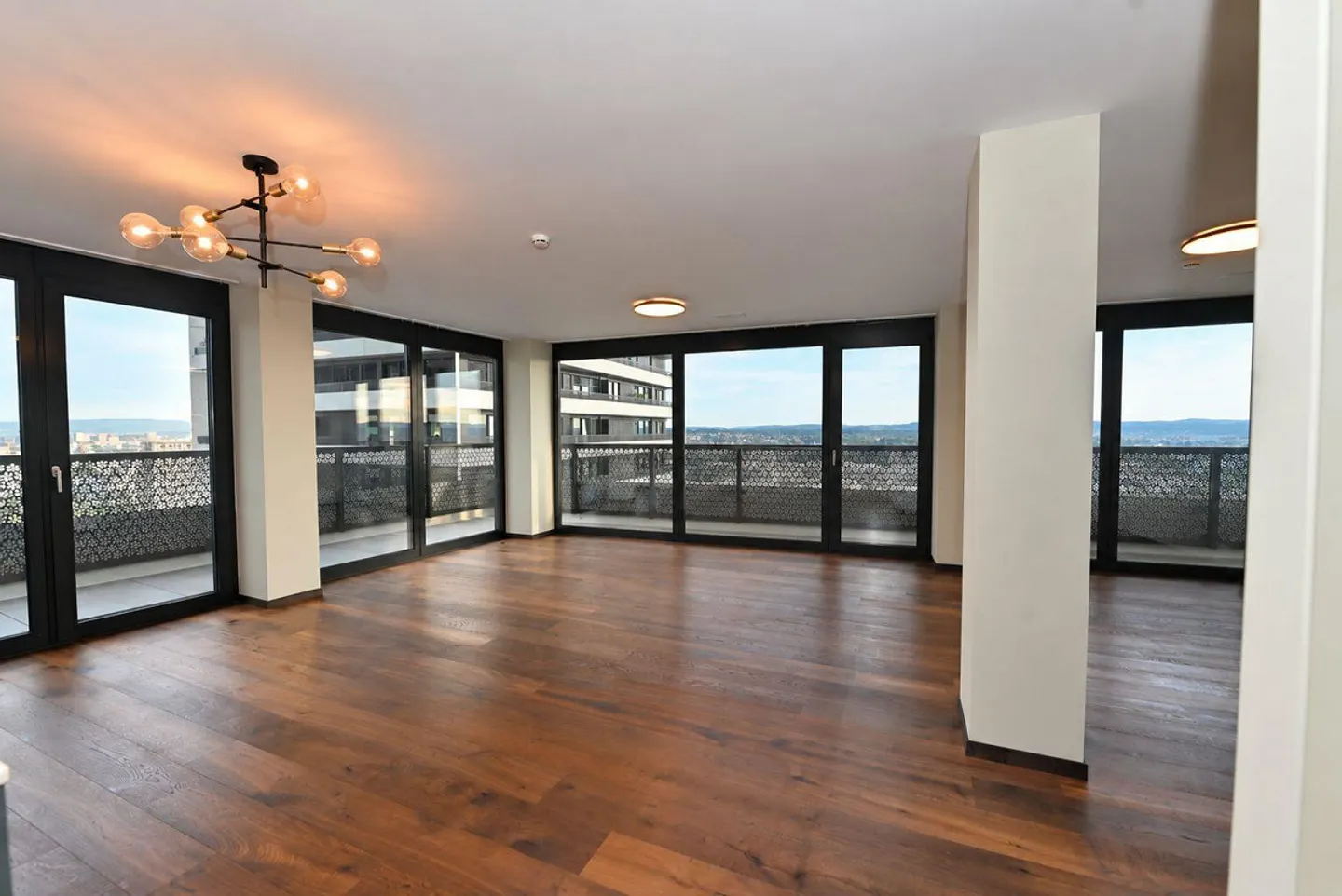 Appartement de Luxe avec Vue Époustouflante - Photo 12 sur 18