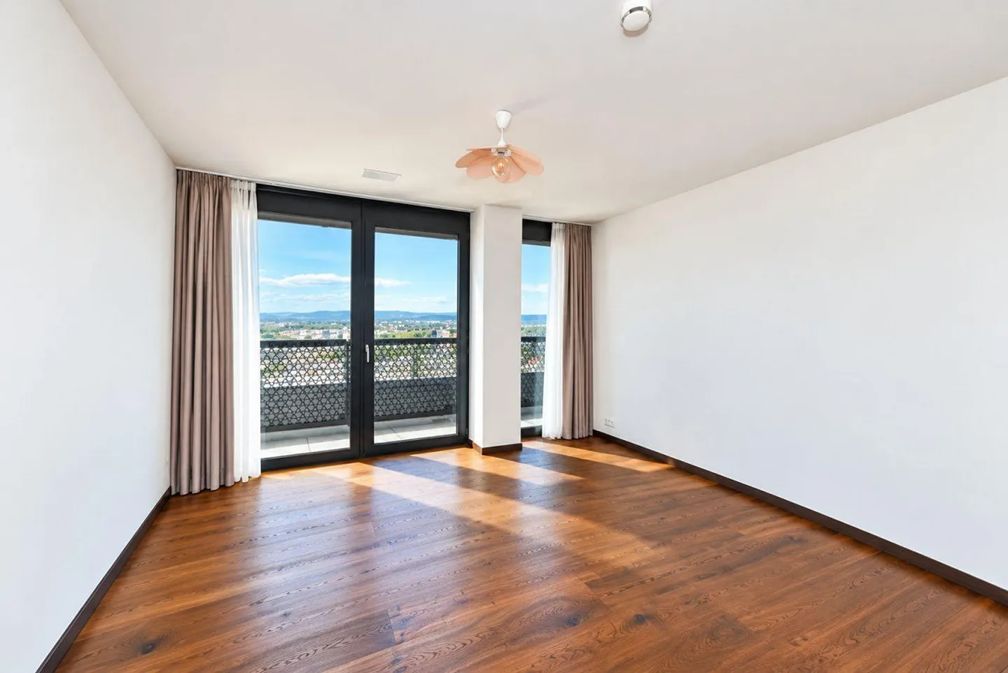 Appartement de Luxe avec Vue Époustouflante - Photo 15 sur 18