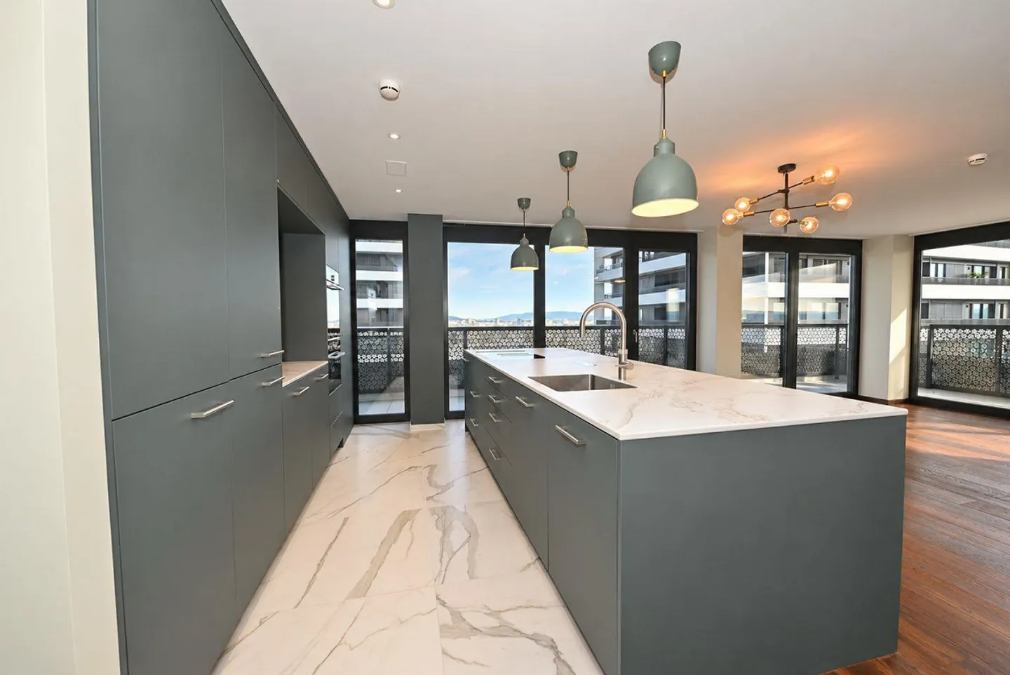 Appartement de Luxe avec Vue Époustouflante - Photo 2 sur 18