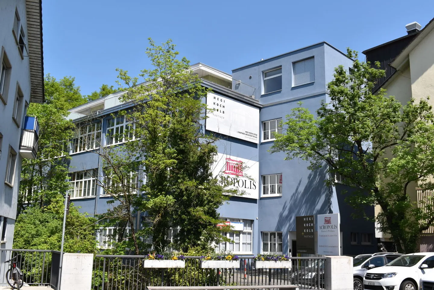 Immeuble résidentiel et commercial dans un emplacement central - Photo 1 sur 9