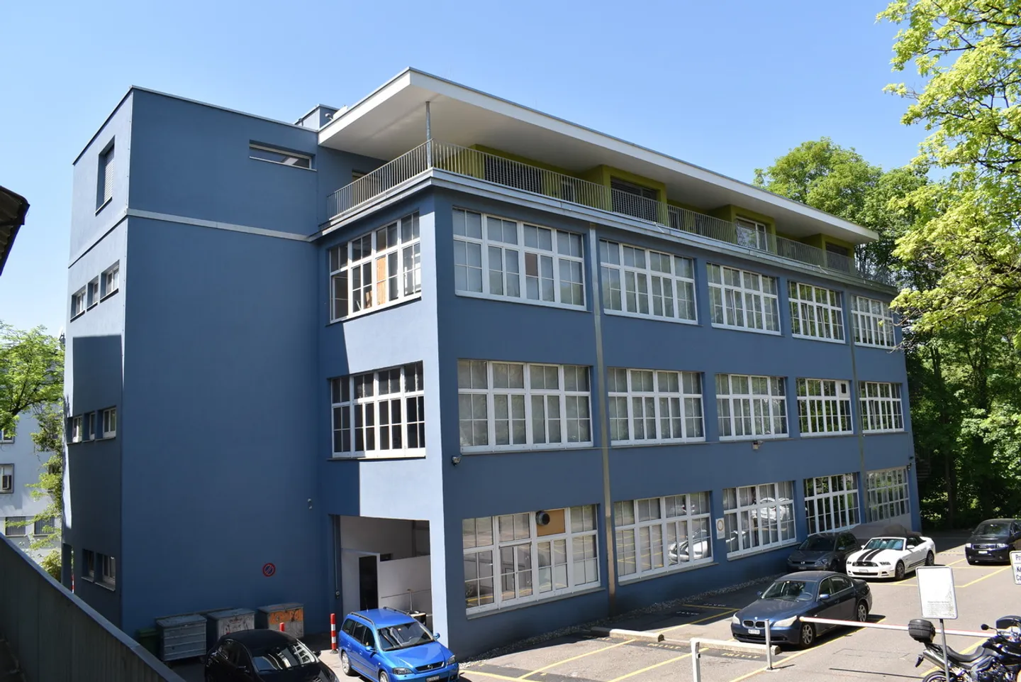 Immeuble résidentiel et commercial dans un emplacement central - Photo 2 sur 9