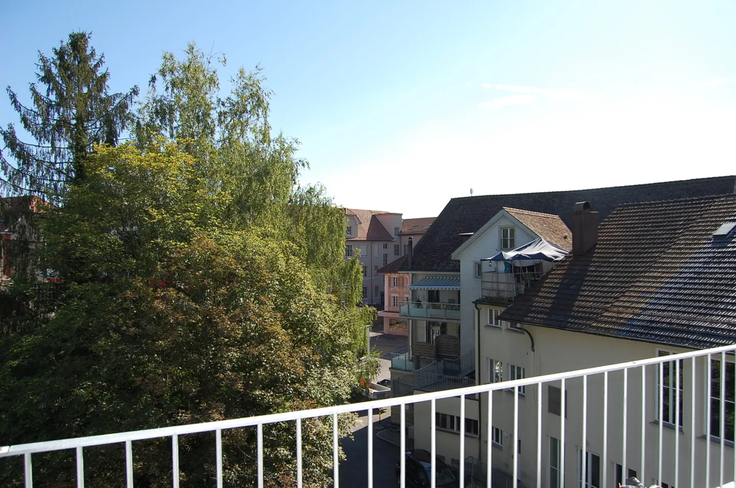 Immeuble résidentiel et commercial dans un emplacement central - Photo 5 sur 9