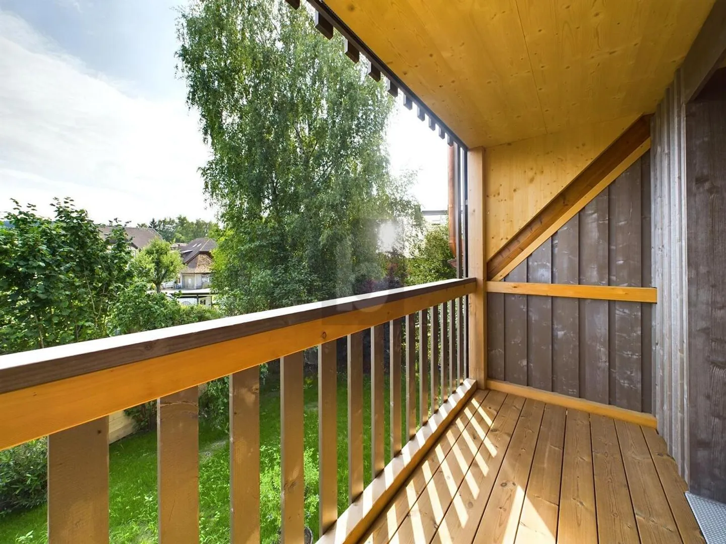 MODERNE, SPACIEUSE, RURALE ET POURTANT PROCHE DE LA VILLE - Photo 1 sur 6