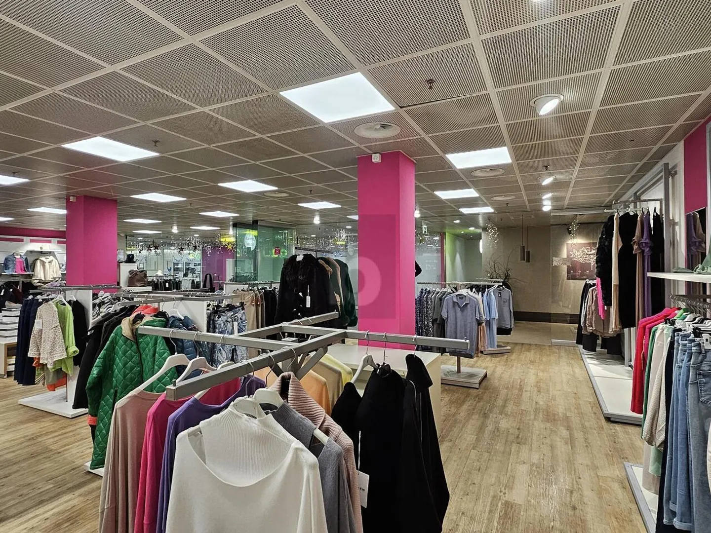 PRÉSENCE MODE EXCLUSIVE AVEC CLIENTÈLE FIDÈLE - Photo 3 sur 6