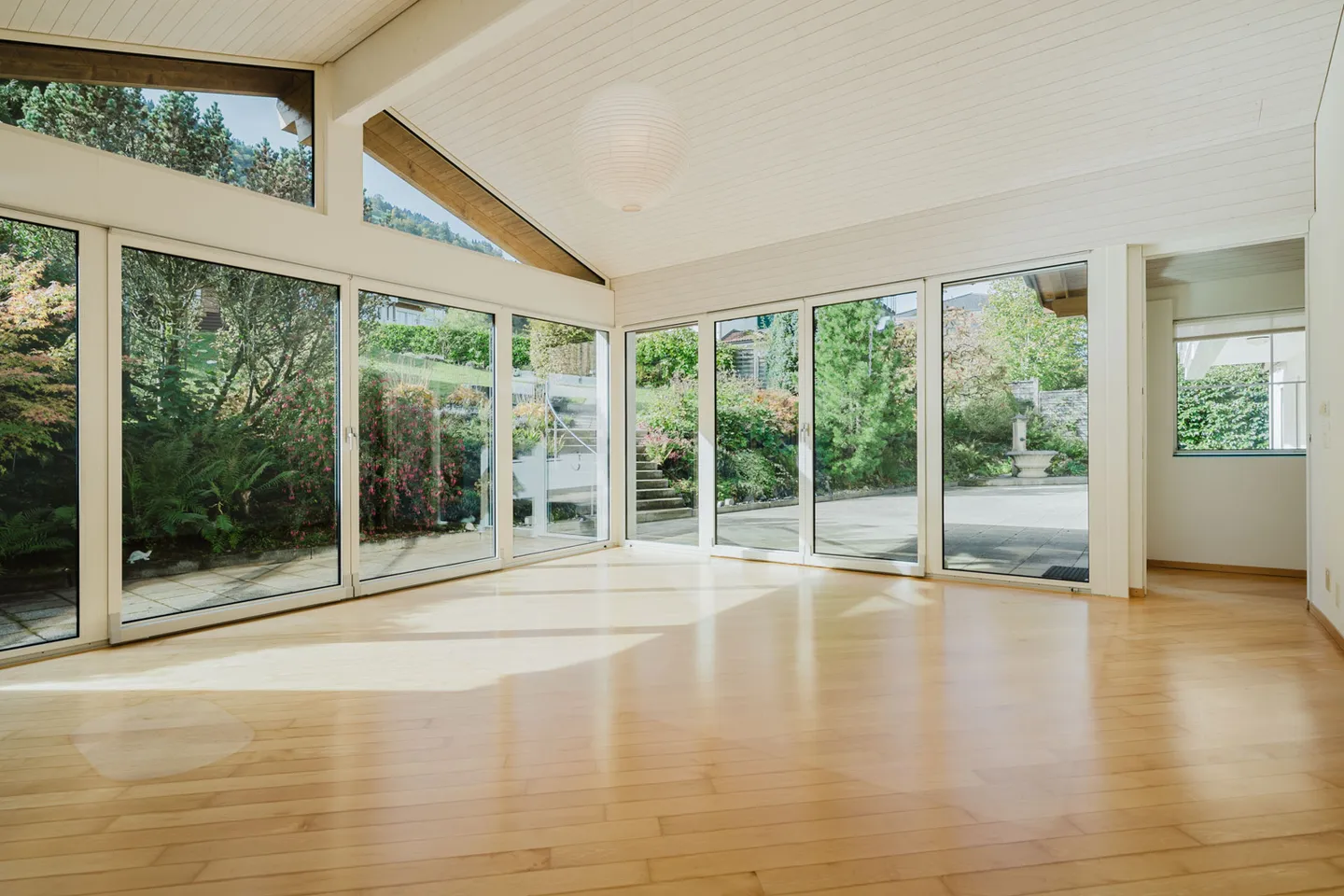 Luxury, nature and privacy high above Lake Lucerne - Photo 4 of 5