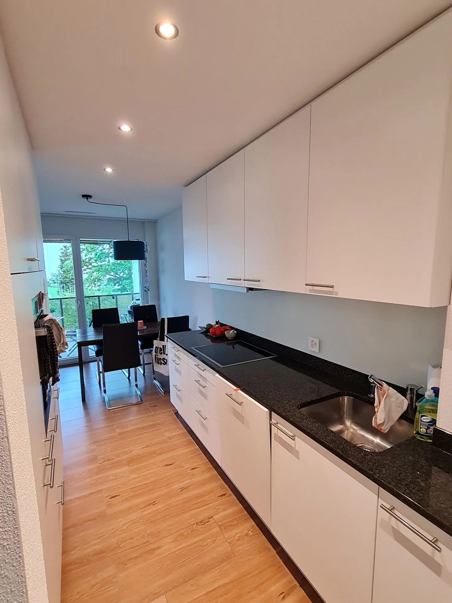 modern 2.5 room apartment in a central location - Photo 4 of 12