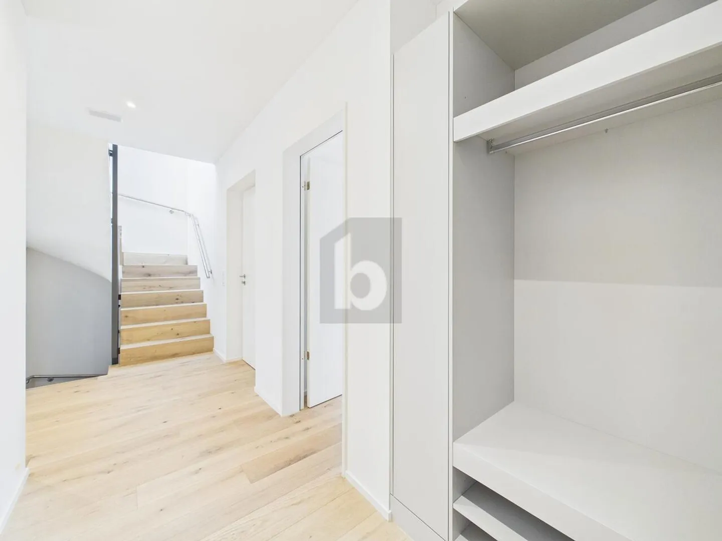 Moderner Doppelhaushälfte mit zwei Terrassen - Foto 4 von 6