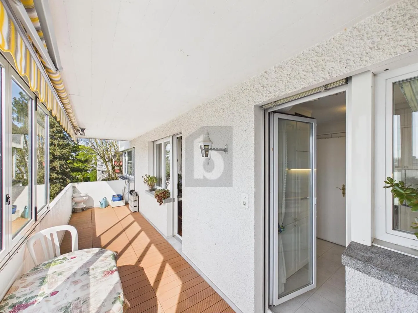 Spacious Family Apartment - Photo 3 of 6