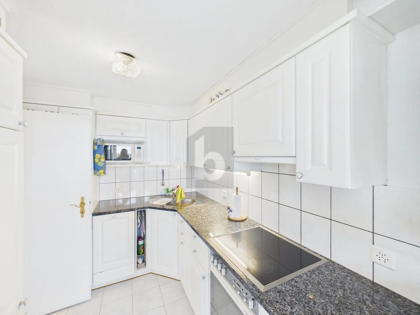 Spacious Family Apartment - Photo 2 of 6