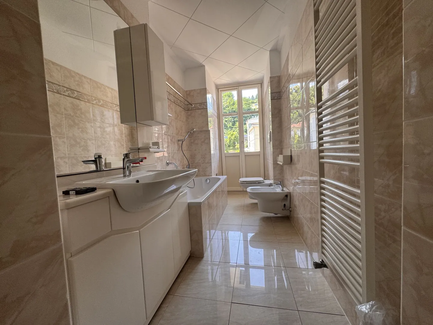 LUGANO · 4 ROOMS LAKE VIEW · IN A PRESTIGIOUS CONTEXT - Photo 11 of 12