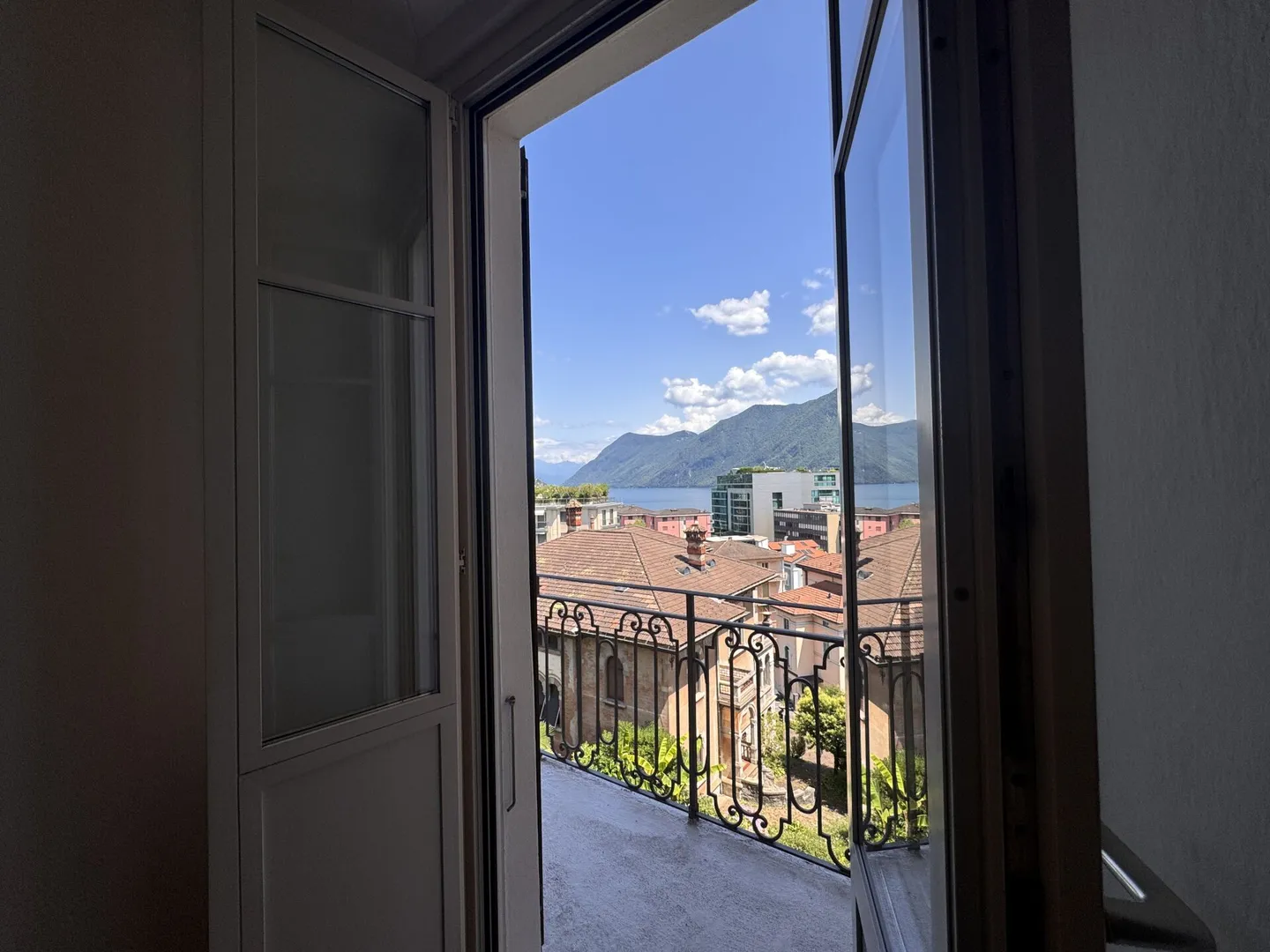 LUGANO · 4 ROOMS LAKE VIEW · IN A PRESTIGIOUS CONTEXT - Photo 12 of 12