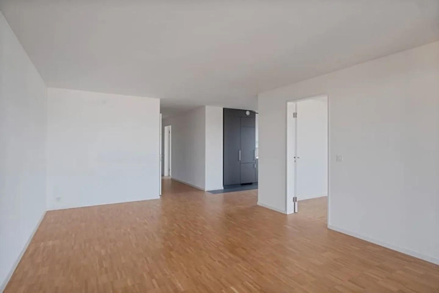 Apartment for rent - Photo 2 of 8