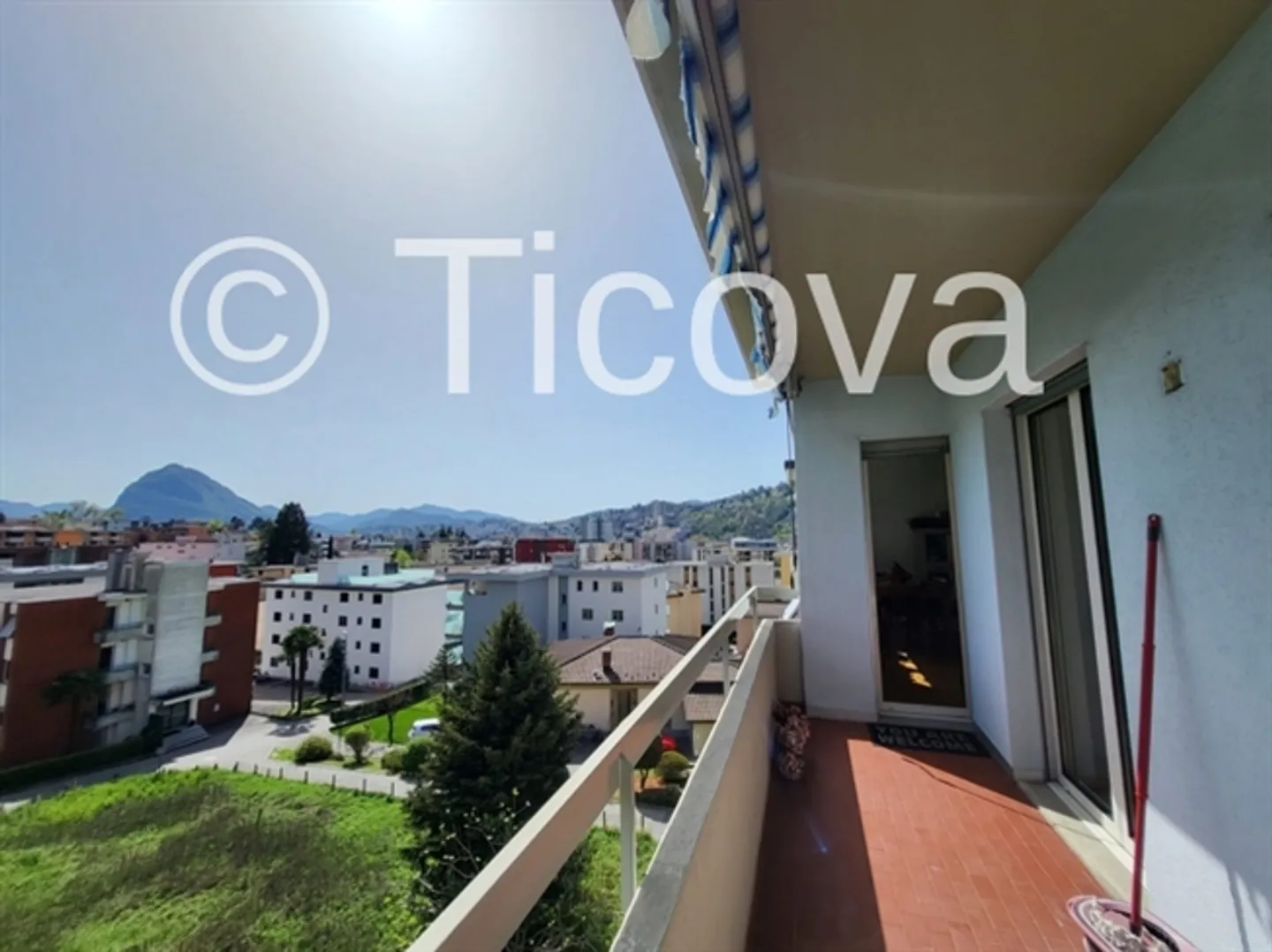 4,5 stanze con vista aperta - Piano superiore - Foto 1 di 10