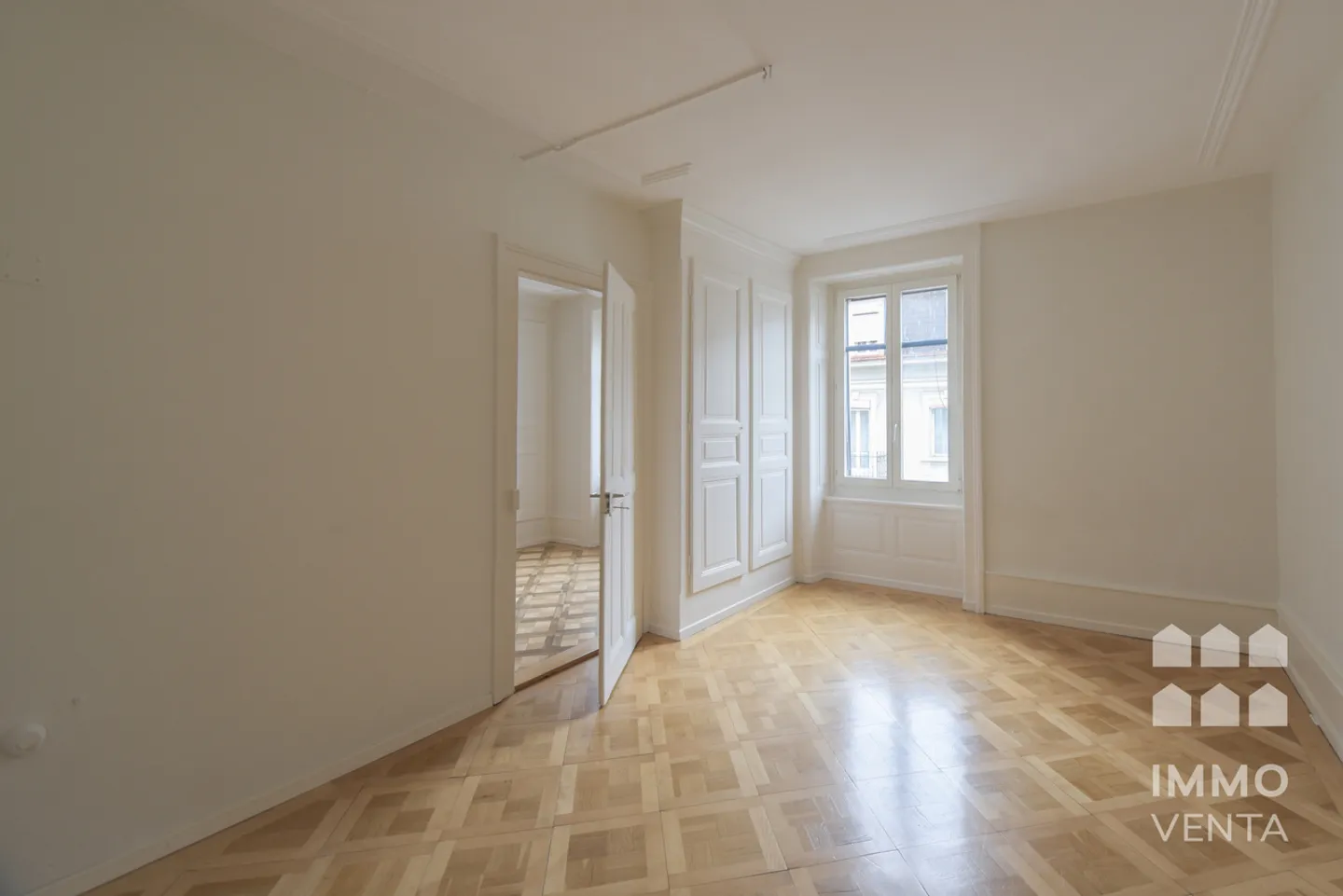 Appartamento di 4,5 stanze nel cuore della città - Foto 3 di 16